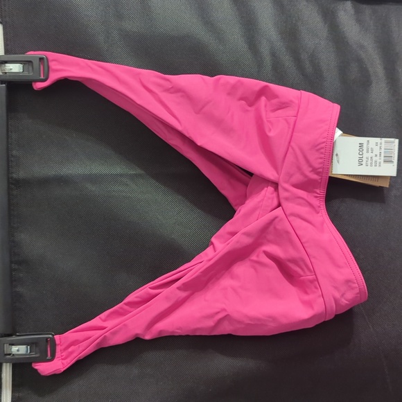 Volcom Simply Seamless Halter Top - Picture 3 of 4